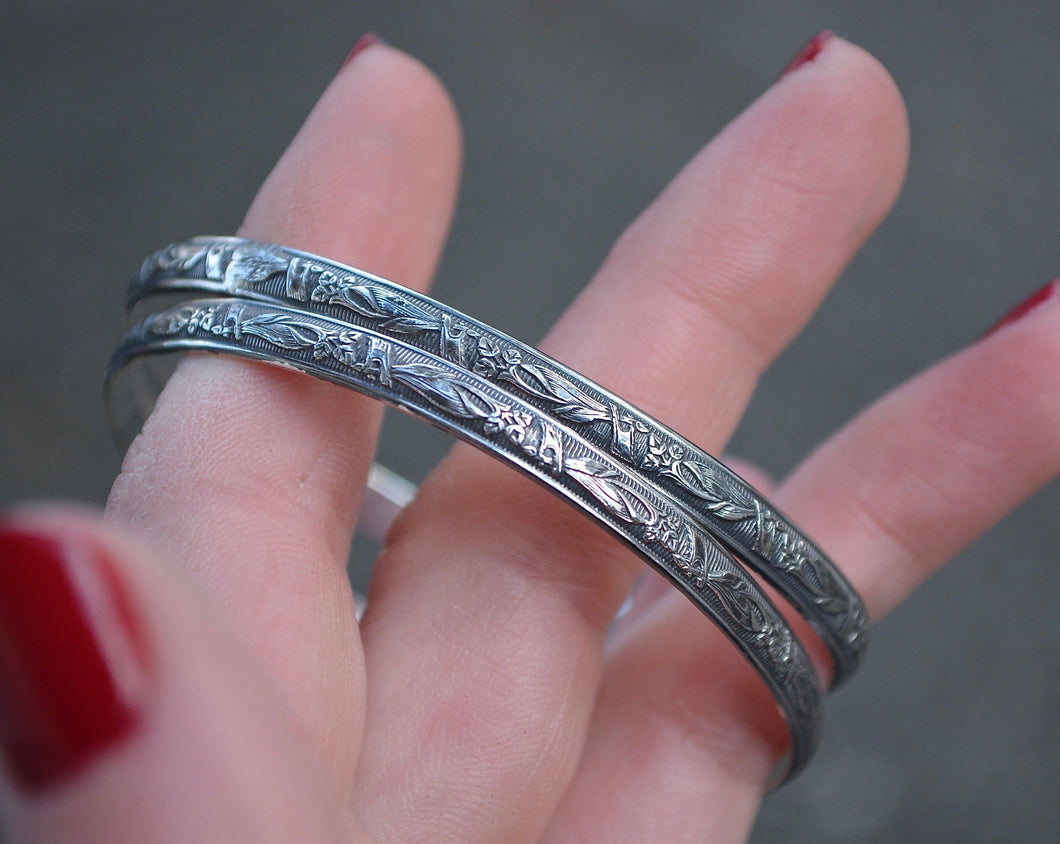 Pattern Floral Bangle Bracelet